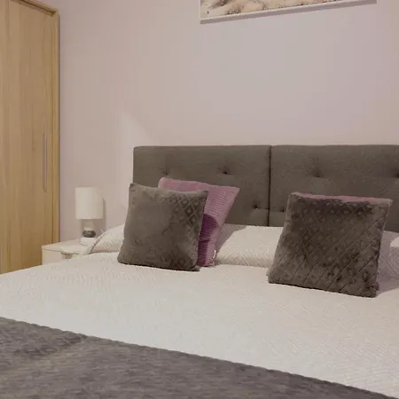 Village Center One Bedroom Apartment *
